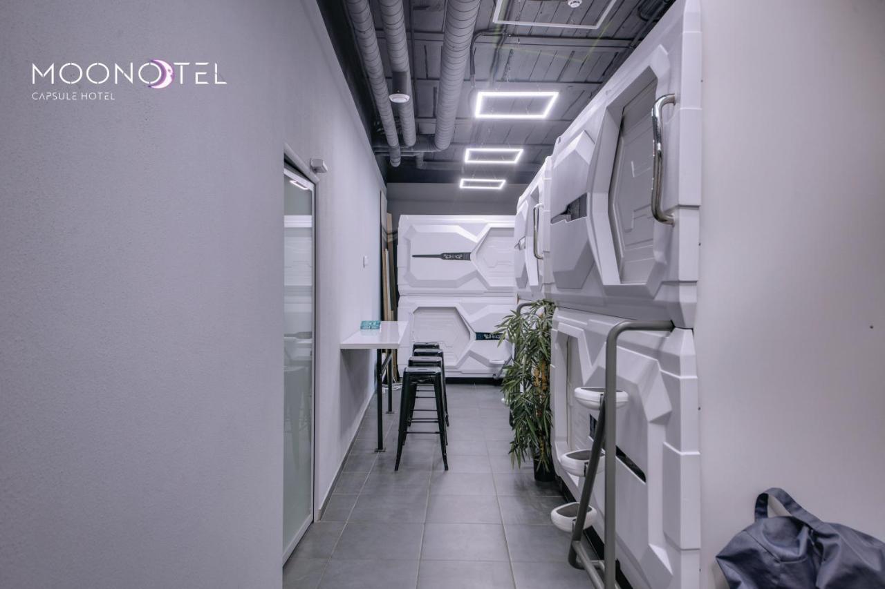 MOONOTEL Maidan Kiev Bagian luar foto